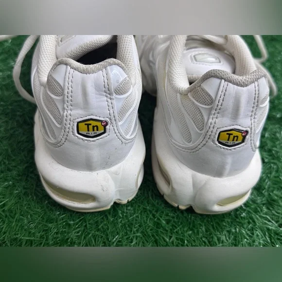 Nike Air Max Plus
White Pure Platinum‎ (Women's) Size 8 - Picture 5 of 8
